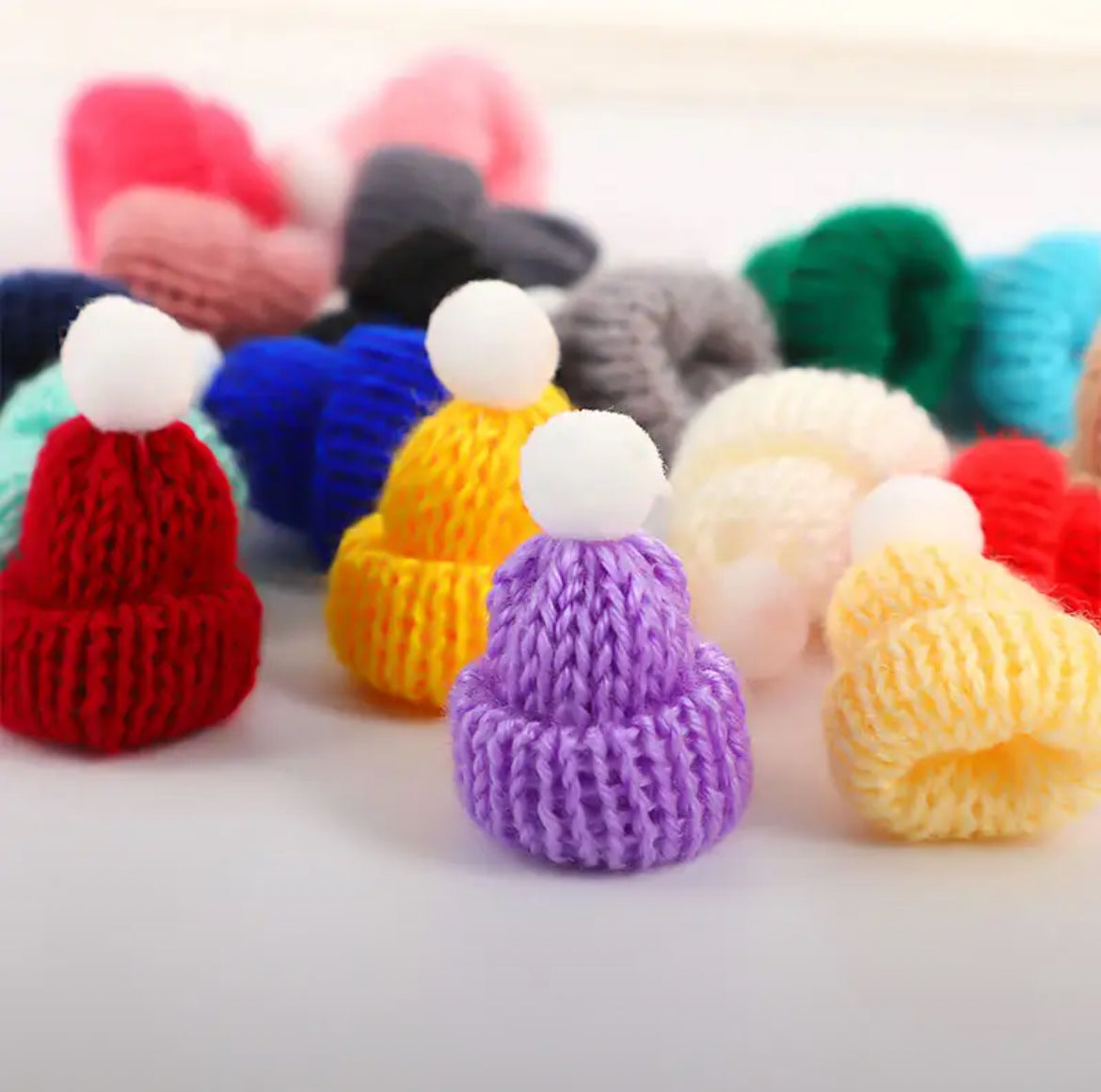 📌 Mini Knitted Finger Hats – Set of 10