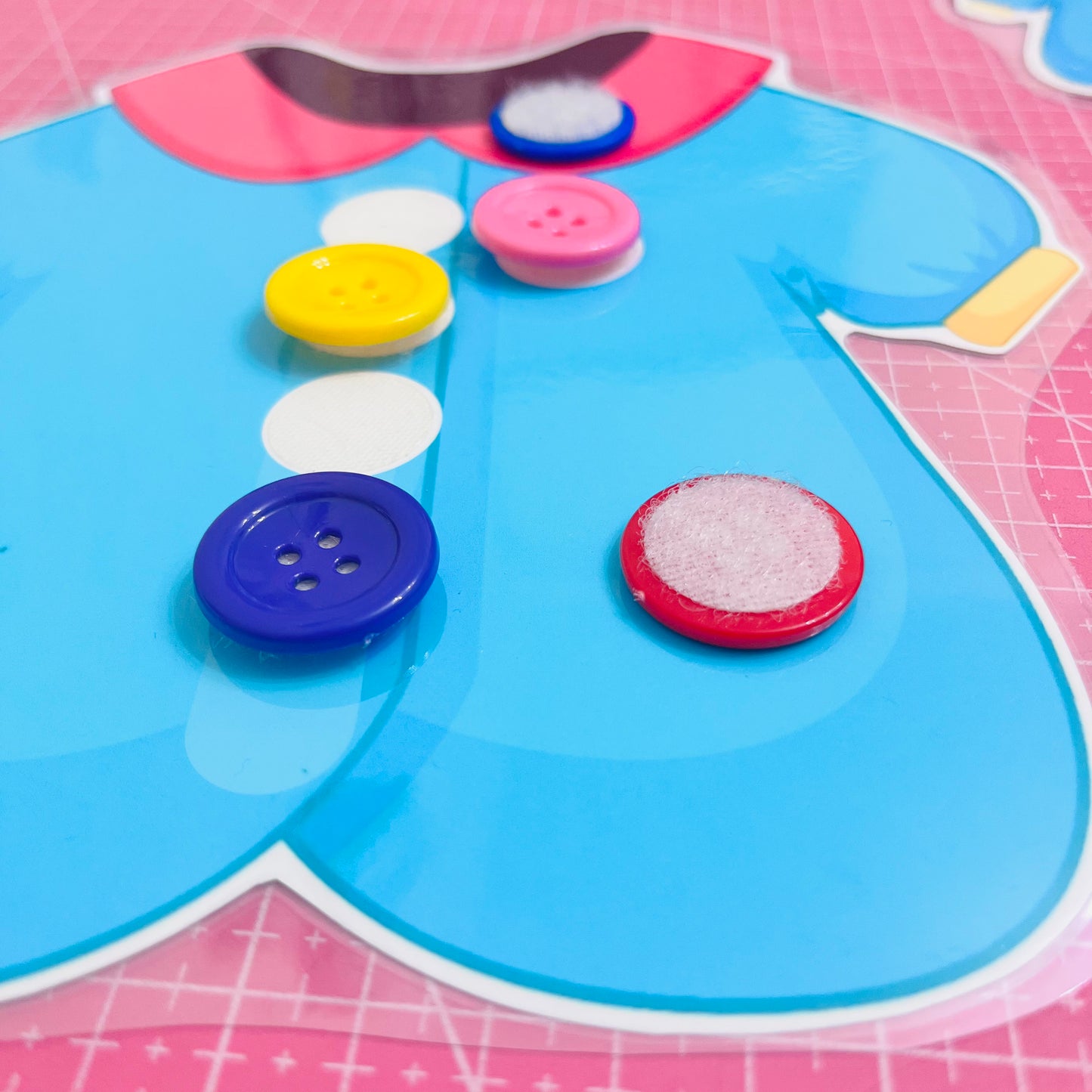 Match the buttons by colour