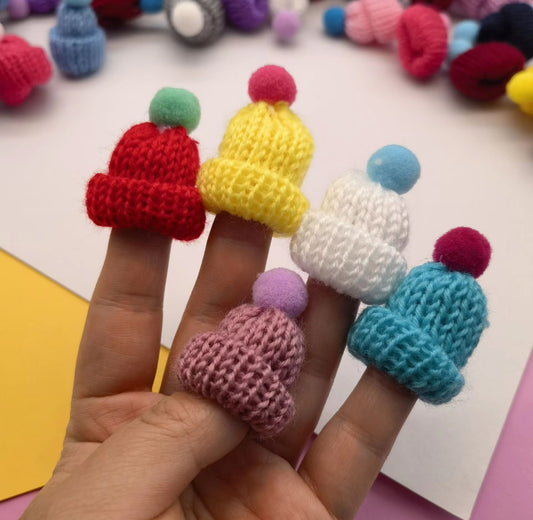 📌 Mini Knitted Finger Hats – Set of 10